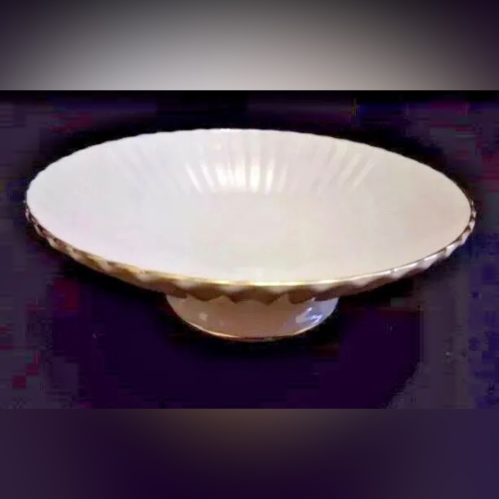 Lenox China Cream Ribbed Footed Dish w/ 24K Gold Trim 6.75” Excellent Condition